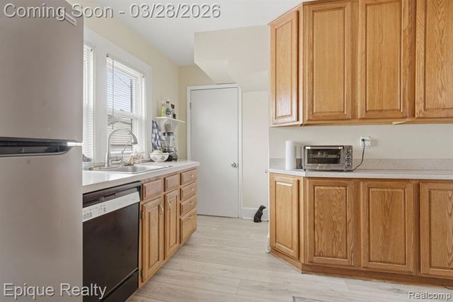 21416 Roosevelt Avenue, Farmington Hills, MI 48336