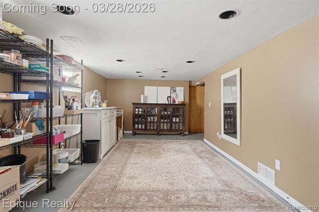 21416 Roosevelt Avenue, Farmington Hills, MI 48336