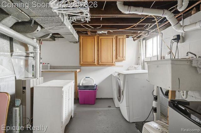 21416 Roosevelt Avenue, Farmington Hills, MI 48336