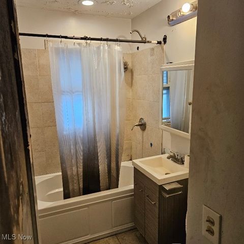 25650 Richards Avenue, Euclid, OH 44132