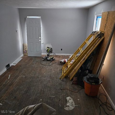 25650 Richards Avenue, Euclid, OH 44132