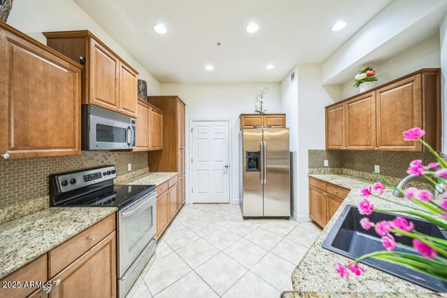 14575 W MOUNTAIN VIEW Boulevard 11212, Surprise, AZ 85374