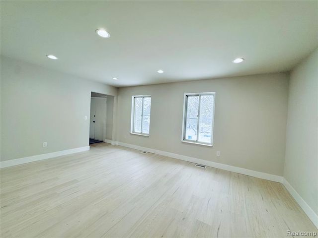 275 Melinda Circle, White Lake, MI 48386