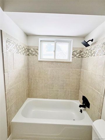 275 Melinda Circle, White Lake, MI 48386