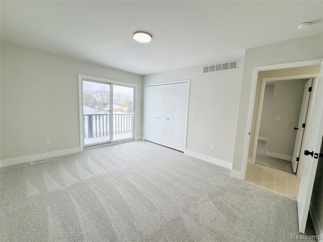 275 Melinda Circle, White Lake, MI 48386