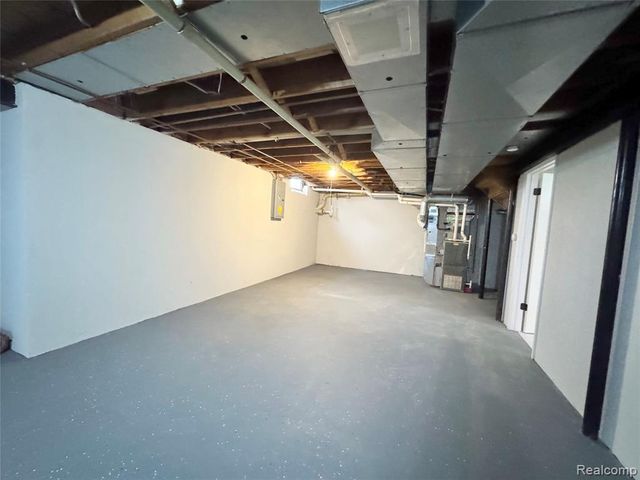 275 Melinda Circle, White Lake, MI 48386