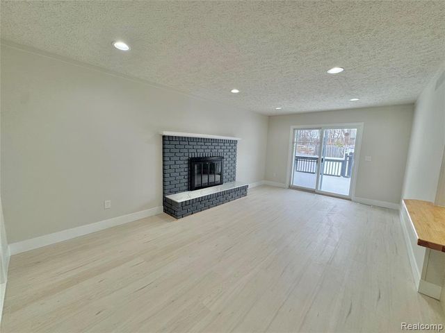 275 Melinda Circle, White Lake, MI 48386