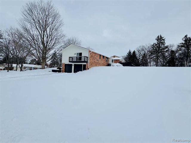 275 Melinda Circle, White Lake, MI 48386