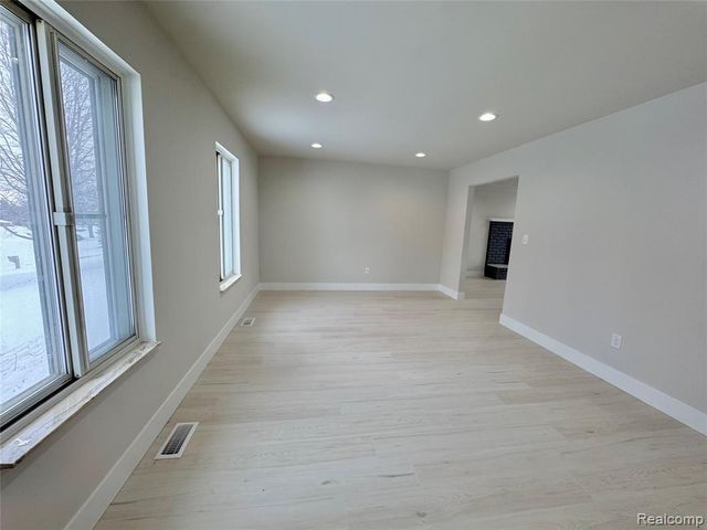 275 Melinda Circle, White Lake, MI 48386