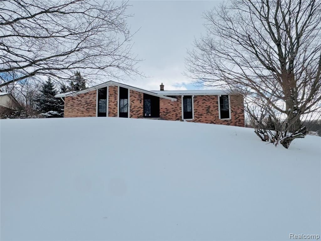 275 Melinda Circle, White Lake, MI 48386