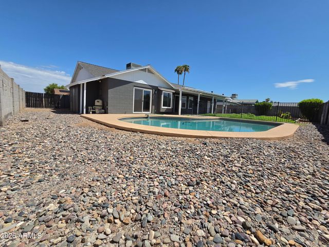 9033 W PURDUE Avenue, Peoria, AZ 85345