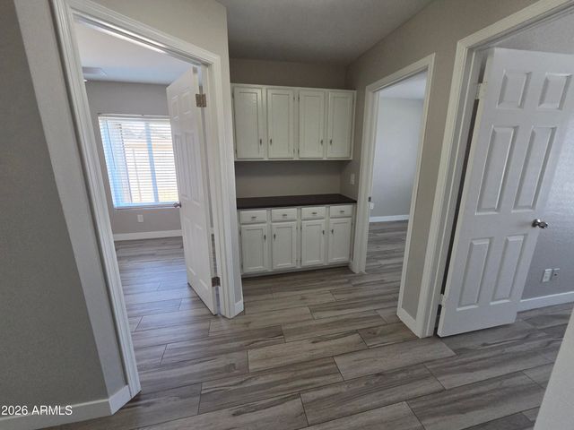 9033 W PURDUE Avenue, Peoria, AZ 85345