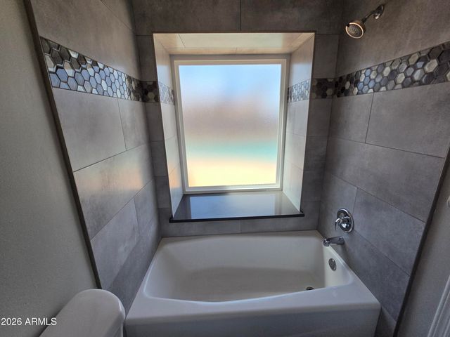 9033 W PURDUE Avenue, Peoria, AZ 85345