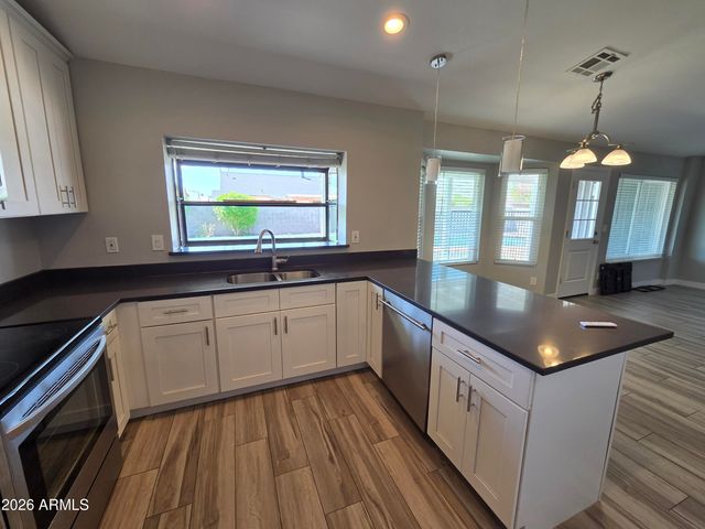 9033 W PURDUE Avenue, Peoria, AZ 85345