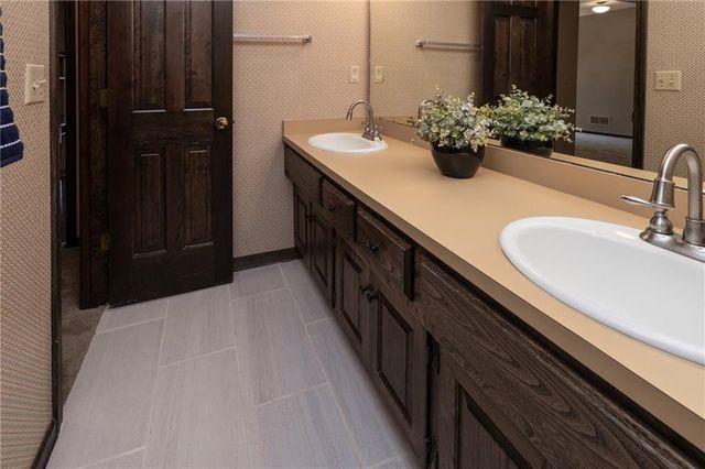 1507 Medinah Circle, Lawrence, KS 66047