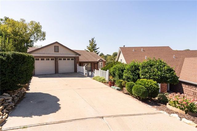 1507 Medinah Circle, Lawrence, KS 66047