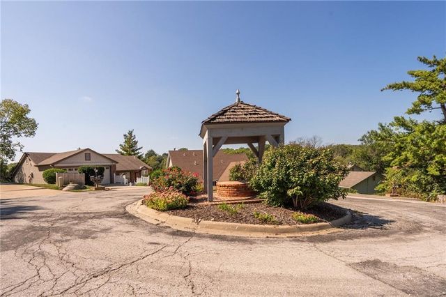 1507 Medinah Circle, Lawrence, KS 66047