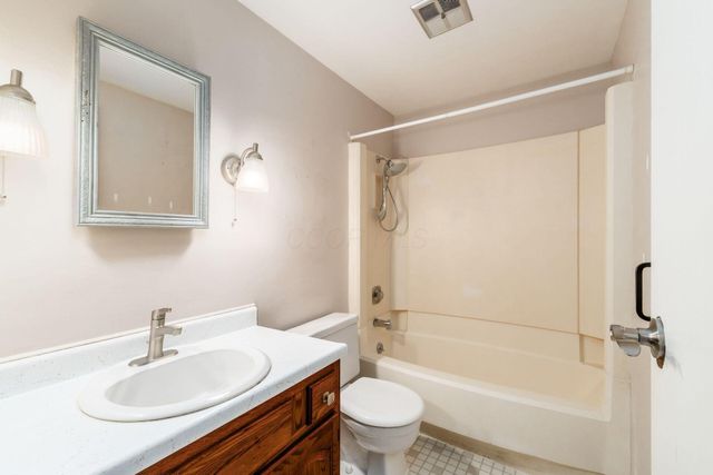 6609 Refugee Road SW, Etna, OH 43062