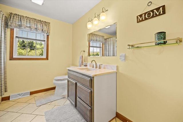 1805 Oak Grove Dr, Dighton, MA 02764