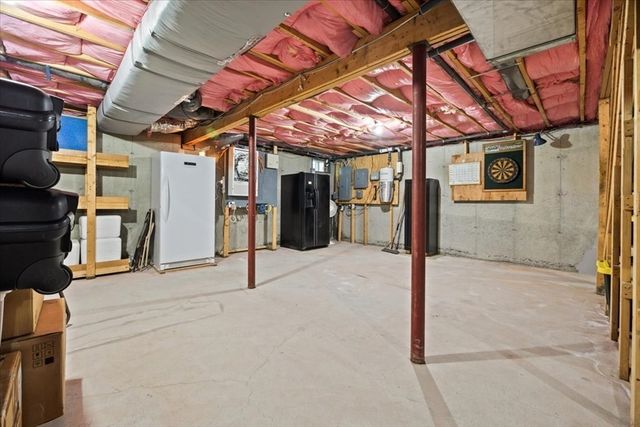 1805 Oak Grove Dr, Dighton, MA 02764