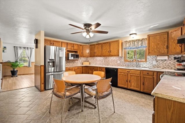 1805 Oak Grove Dr, Dighton, MA 02764