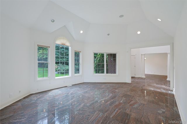 14 Belvedere Court, North Hills, NY 11030