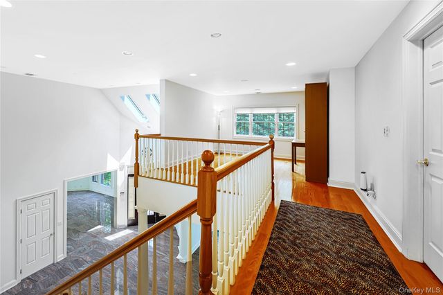 14 Belvedere Court, North Hills, NY 11030