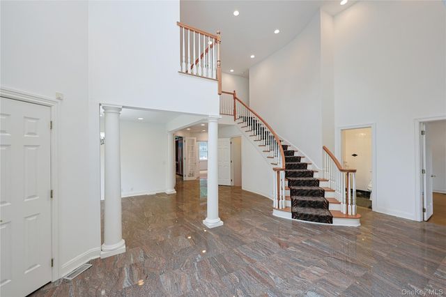 14 Belvedere Court, North Hills, NY 11030