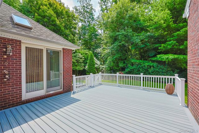 14 Belvedere Court, North Hills, NY 11030
