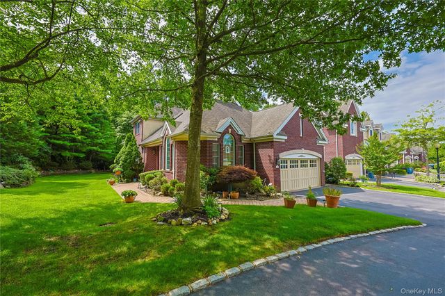 14 Belvedere Court, North Hills, NY 11030