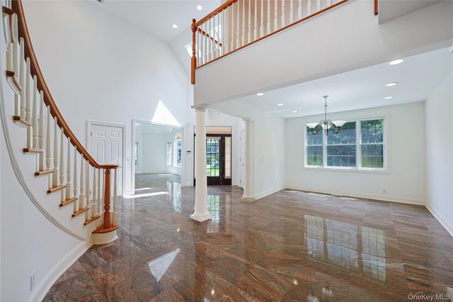 14 Belvedere Court, North Hills, NY 11030