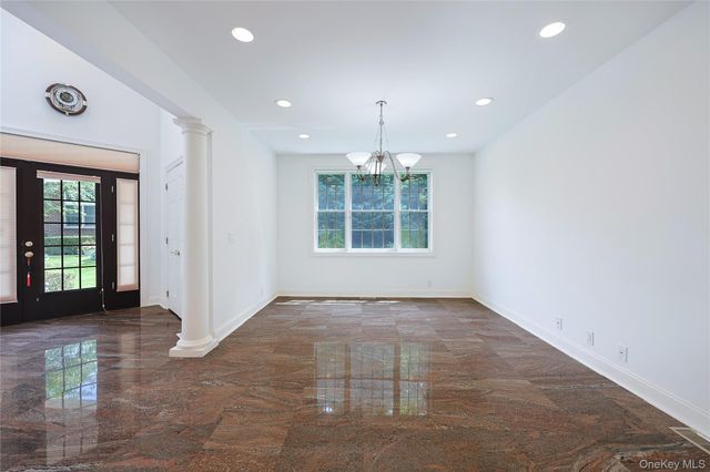14 Belvedere Court, North Hills, NY 11030