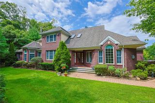 14 Belvedere Court, North Hills, NY 11030