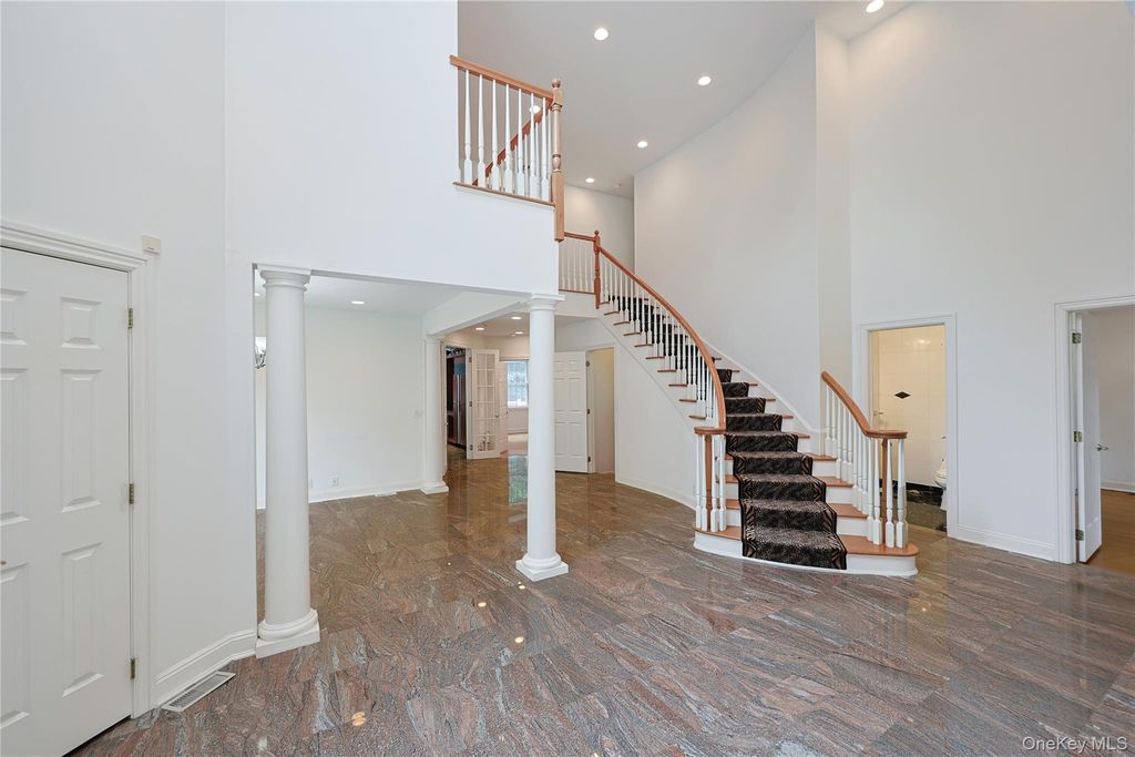 14 Belvedere Court, North Hills, NY 11030 — photo 4