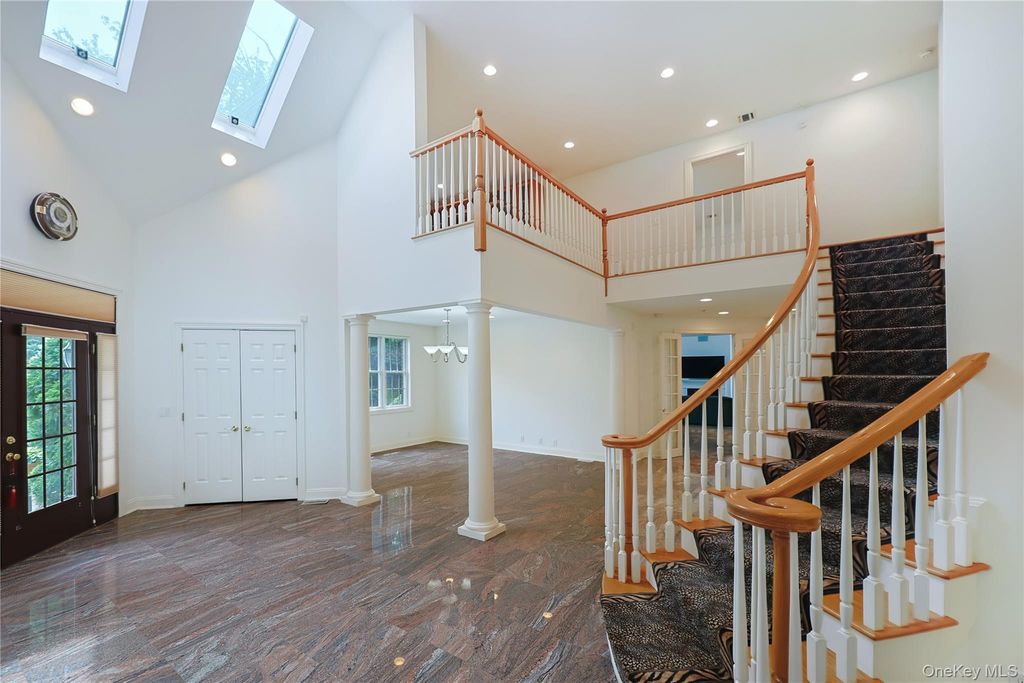 14 Belvedere Court, North Hills, NY 11030 — photo 5