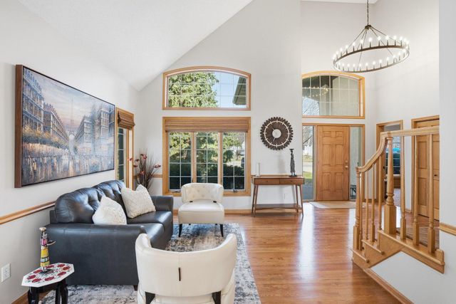 4230 Pineview Lane N, Plymouth, MN 55442