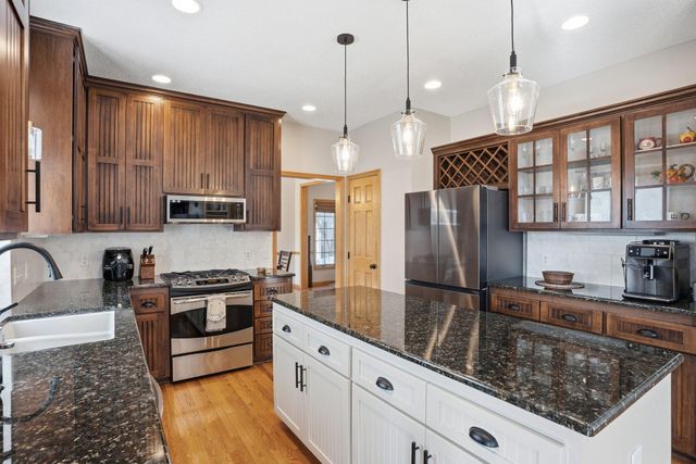 4230 Pineview Lane N, Plymouth, MN 55442