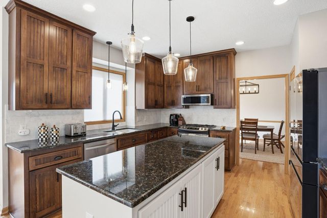 4230 Pineview Lane N, Plymouth, MN 55442