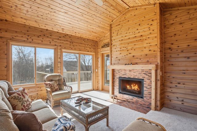 4230 Pineview Lane N, Plymouth, MN 55442