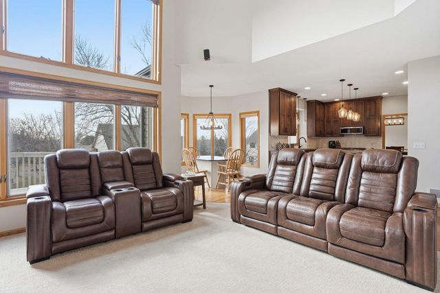 4230 Pineview Lane N, Plymouth, MN 55442