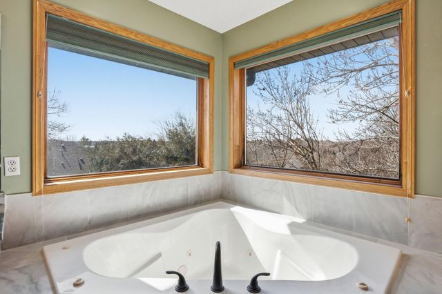 4230 Pineview Lane N, Plymouth, MN 55442