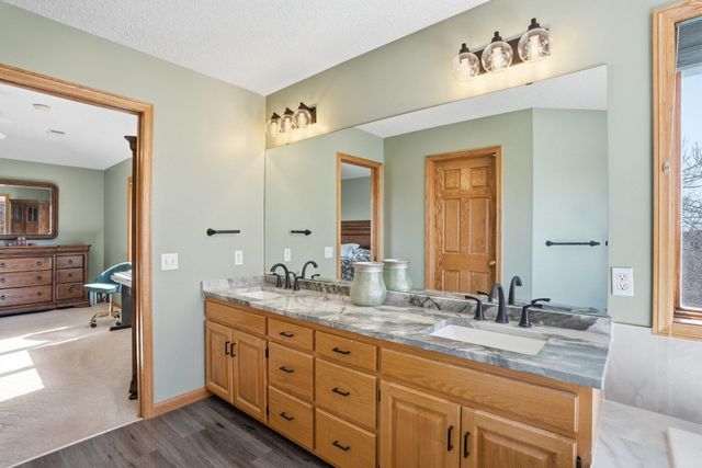 4230 Pineview Lane N, Plymouth, MN 55442