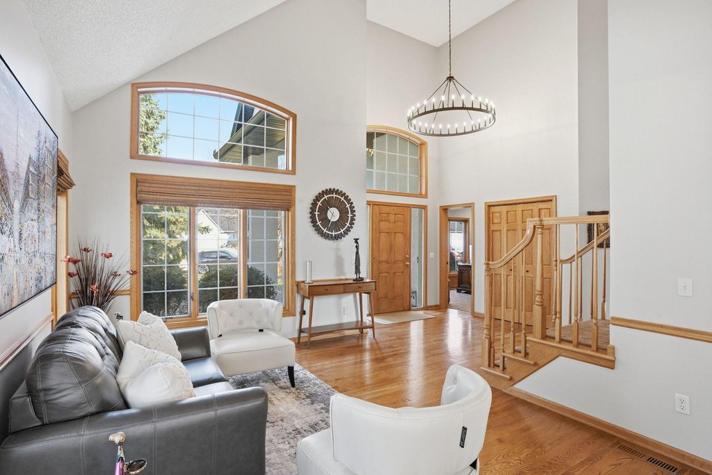 4230 Pineview Lane N, Plymouth, MN 55442