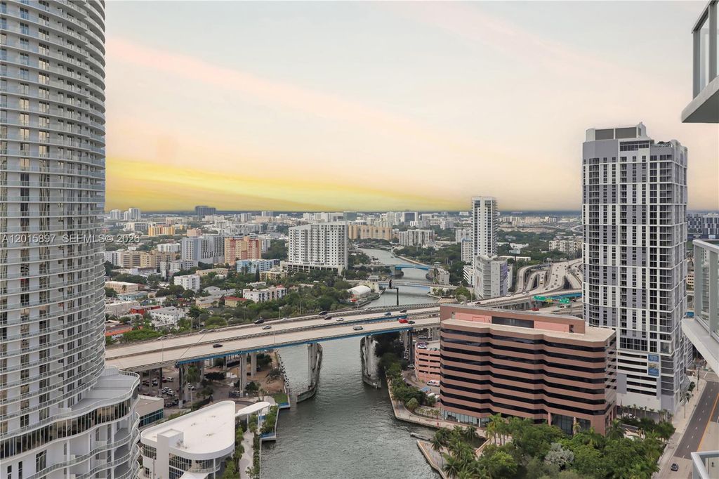 185 SW 7th St 2900, Miami, FL 33130