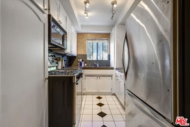 1355 N Sierra Bonita Avenue 411, West Hollywood, CA 90046