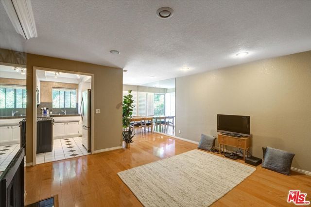 1355 N Sierra Bonita Avenue 411, West Hollywood, CA 90046