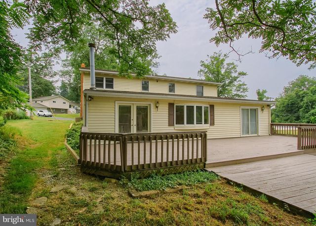 3810 MANOR DR, Harrisburg, PA 17110