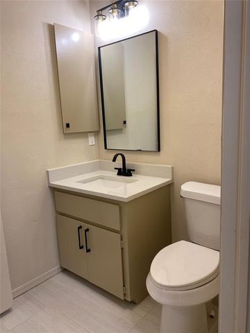 10124 Hefner Village Terrace, Oklahoma City, OK 73162