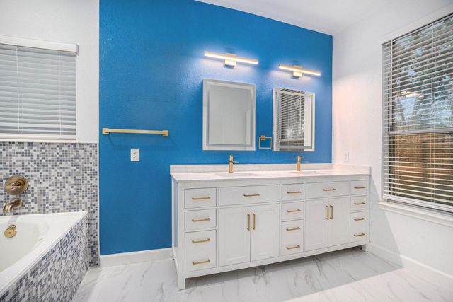 3811 Misty Falls Lane, Friendswood, TX 77546