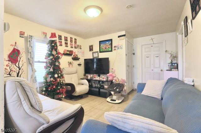 417 Franklin St, Elizabeth City, NJ 07206